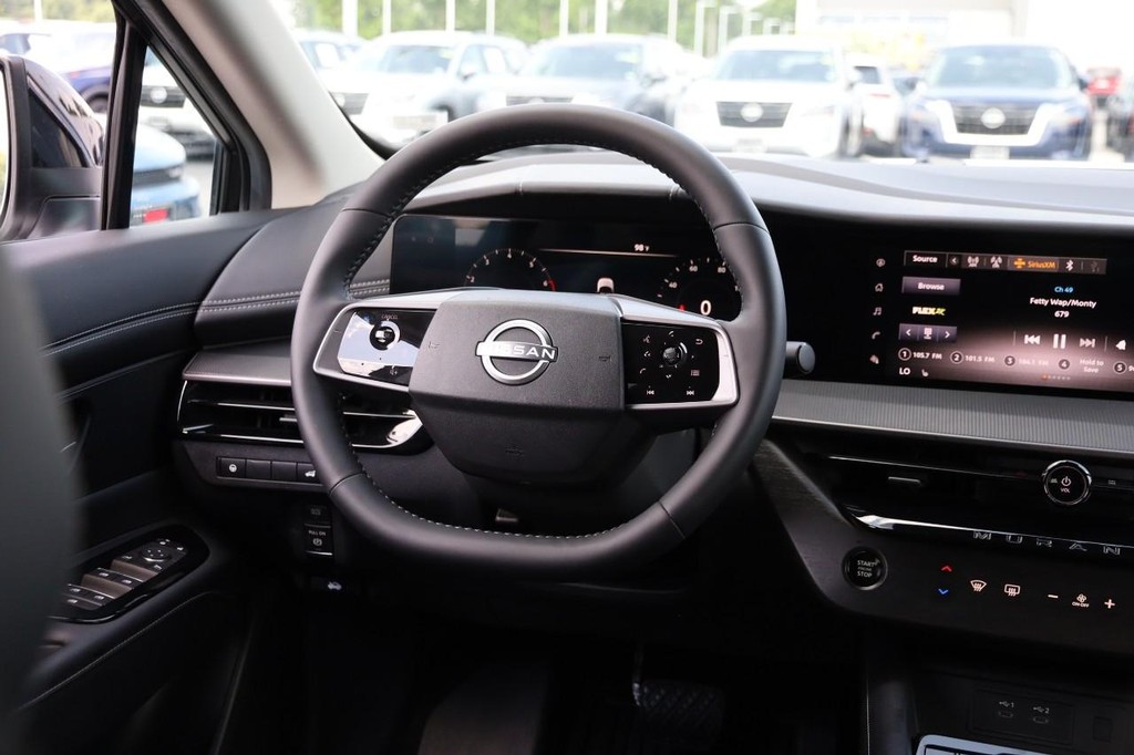 Nissan Murano Vehicle Full-screen Gallery Image 23