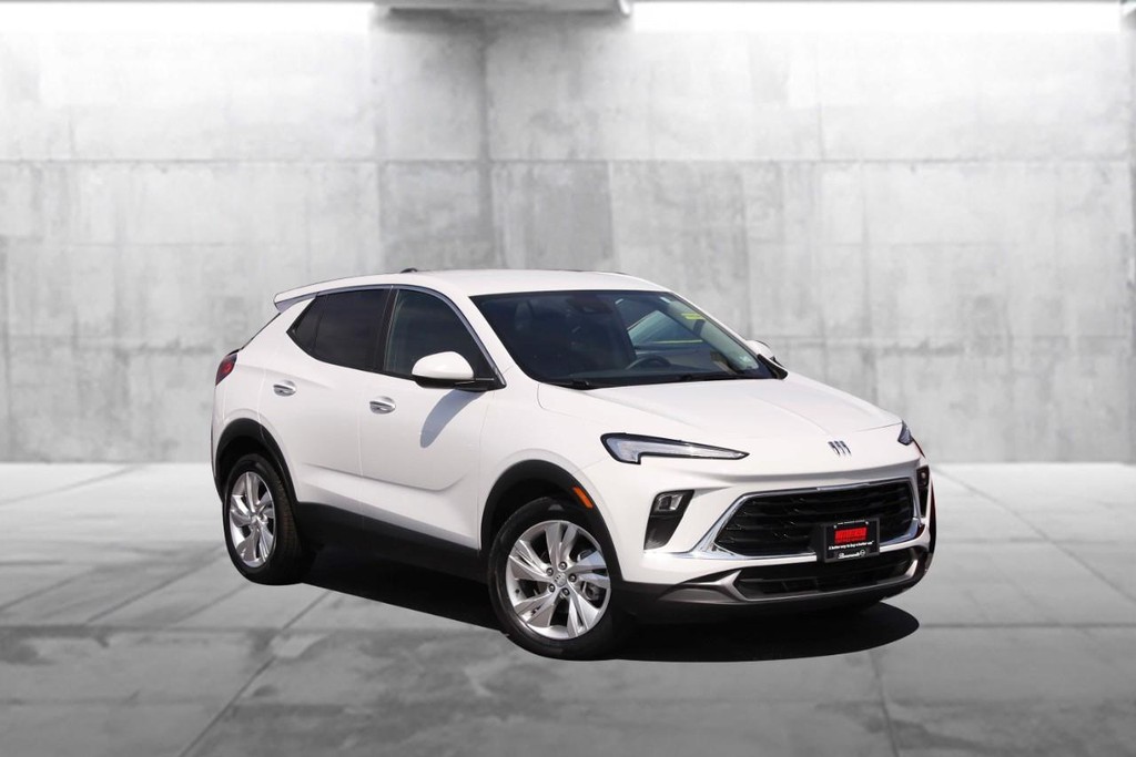 Buick Encore GX Vehicle Full-screen Gallery Image 2