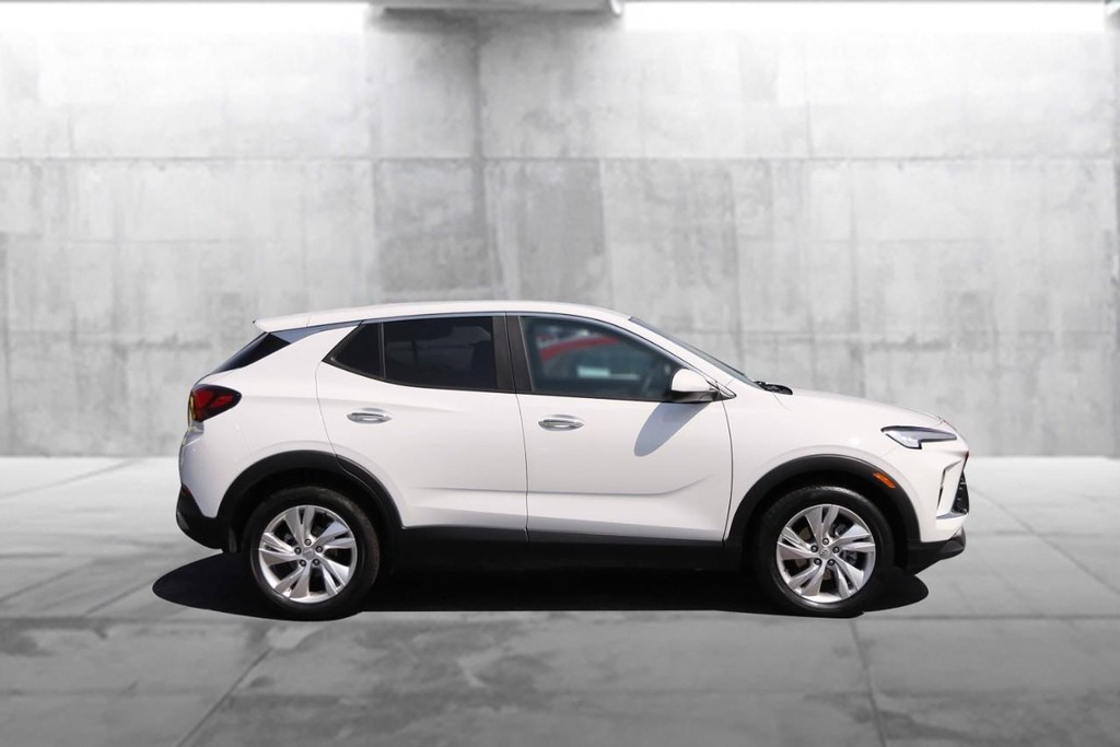 Buick Encore GX Vehicle Full-screen Gallery Image 5