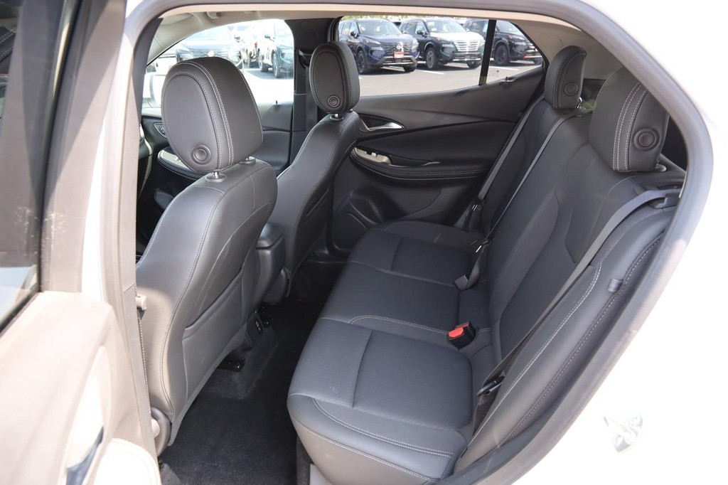 Buick Encore GX Vehicle Full-screen Gallery Image 9