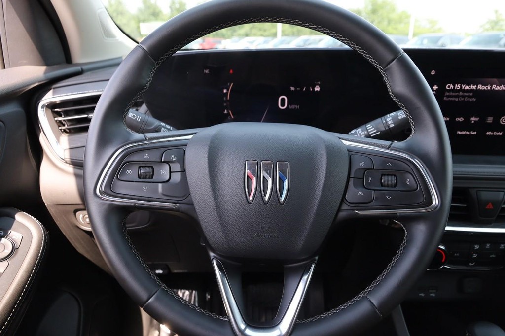 Buick Encore GX Vehicle Full-screen Gallery Image 10