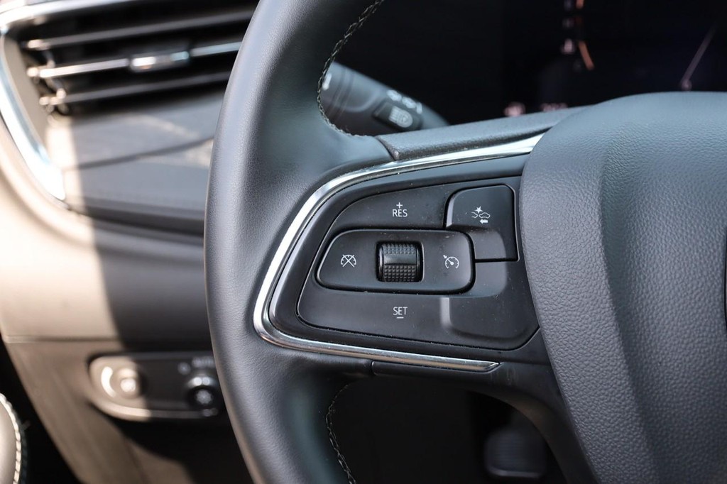 Buick Encore GX Vehicle Full-screen Gallery Image 11