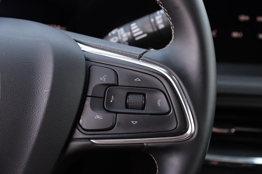 Buick Encore GX Vehicle Full-screen Gallery Image 12
