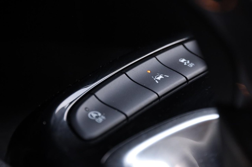Buick Encore GX Vehicle Full-screen Gallery Image 18