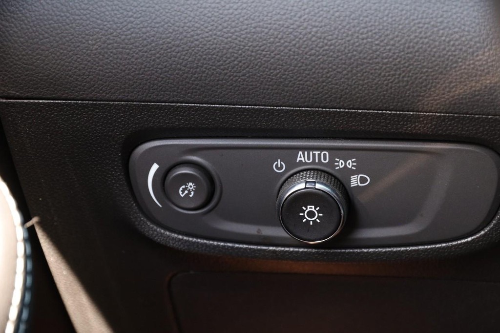 Buick Encore GX Vehicle Full-screen Gallery Image 19