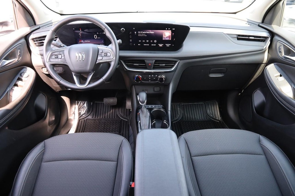 Buick Encore GX Vehicle Full-screen Gallery Image 20