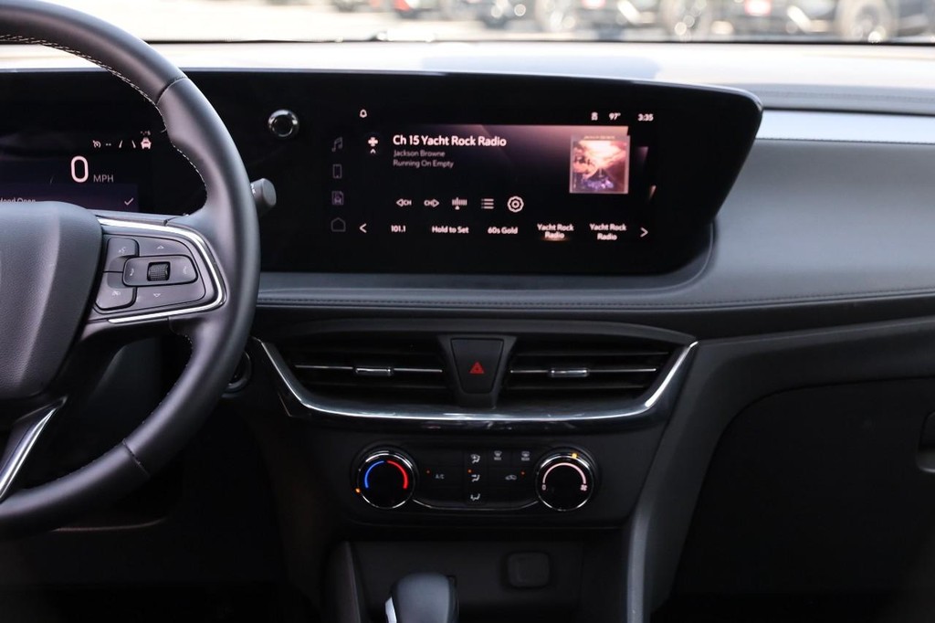 Buick Encore GX Vehicle Full-screen Gallery Image 23