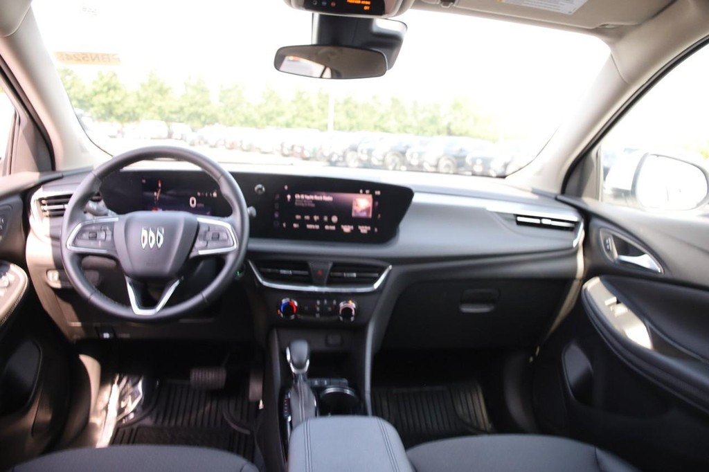 Buick Encore GX Vehicle Full-screen Gallery Image 24