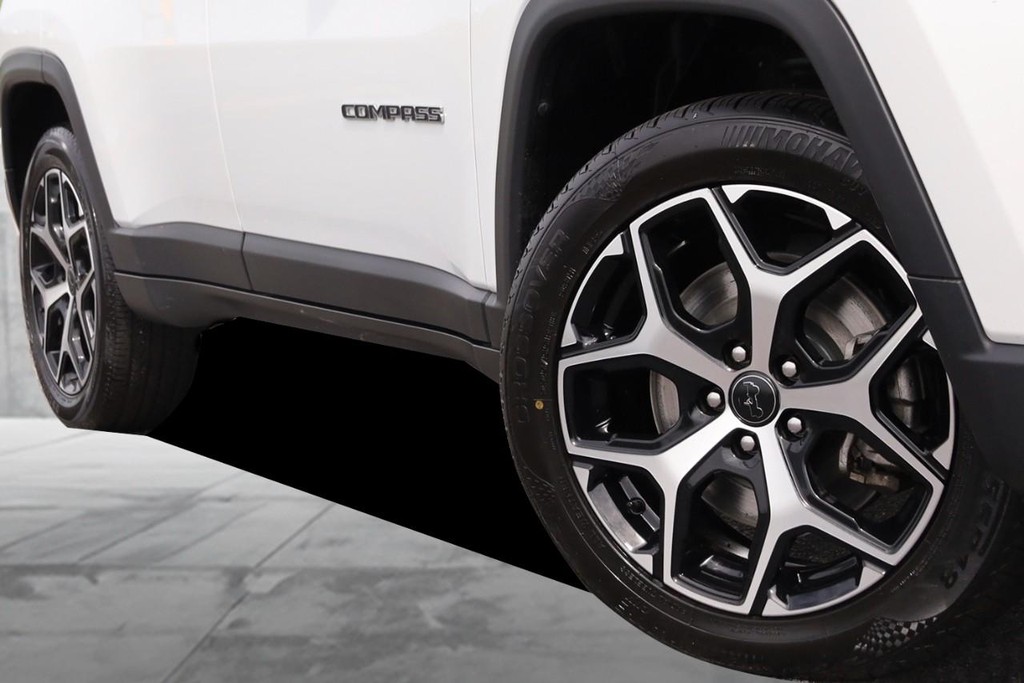 Jeep Compass Vehicle Image 03