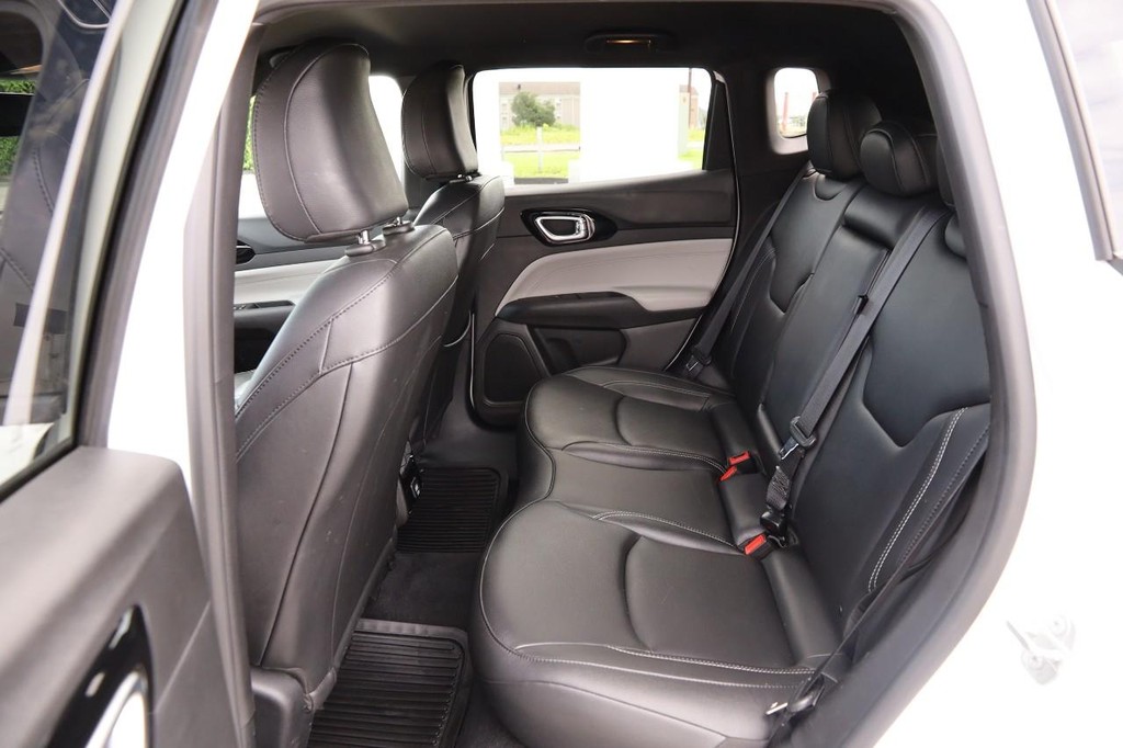 Jeep Compass Vehicle Image 09