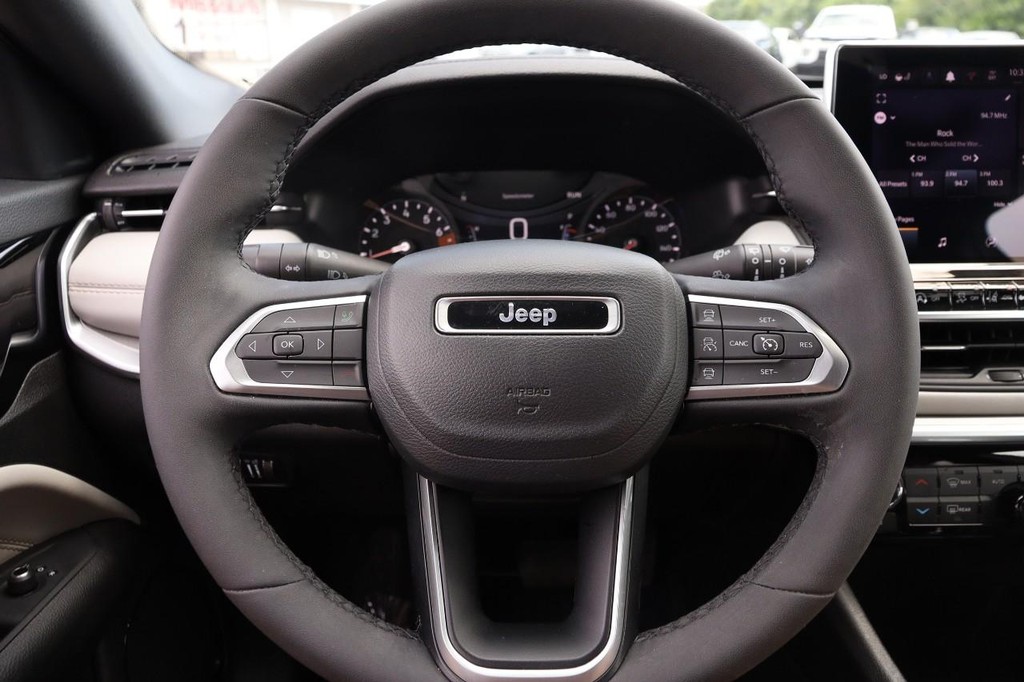 Jeep Compass Vehicle Image 10