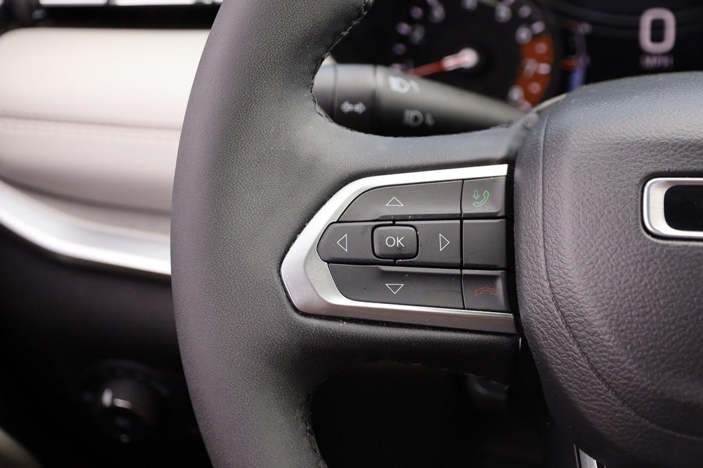 Jeep Compass Vehicle Image 11