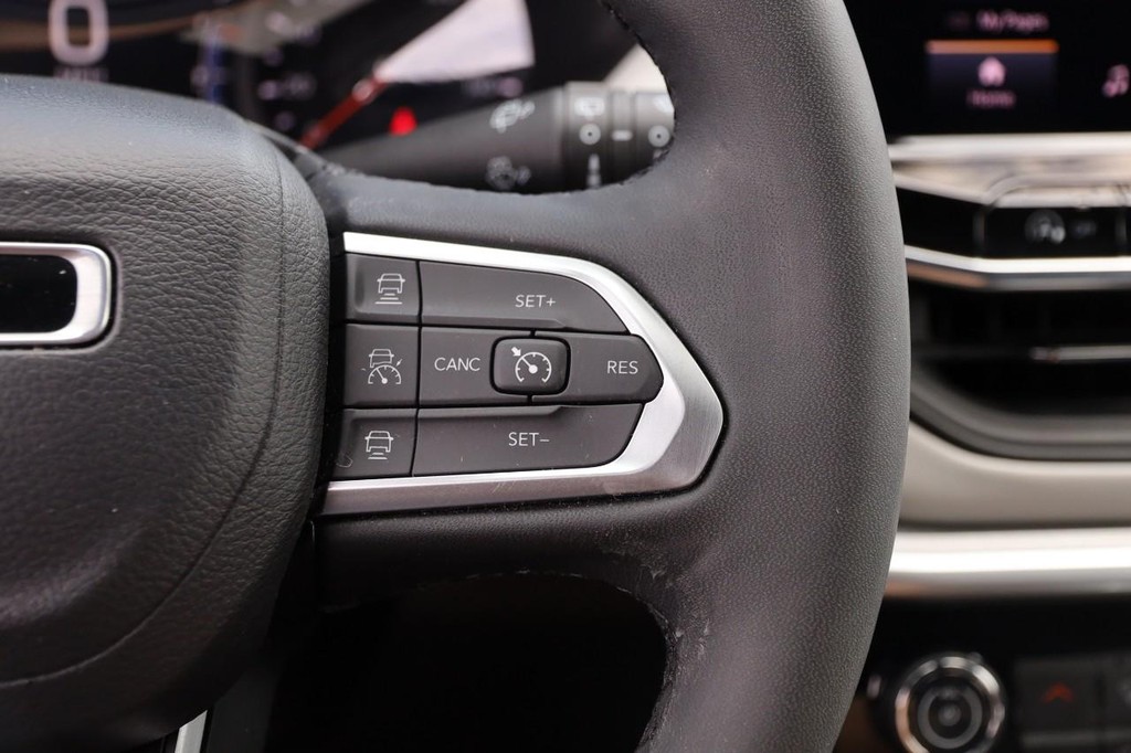 Jeep Compass Vehicle Image 12
