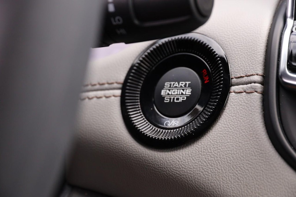 Jeep Compass Vehicle Image 14