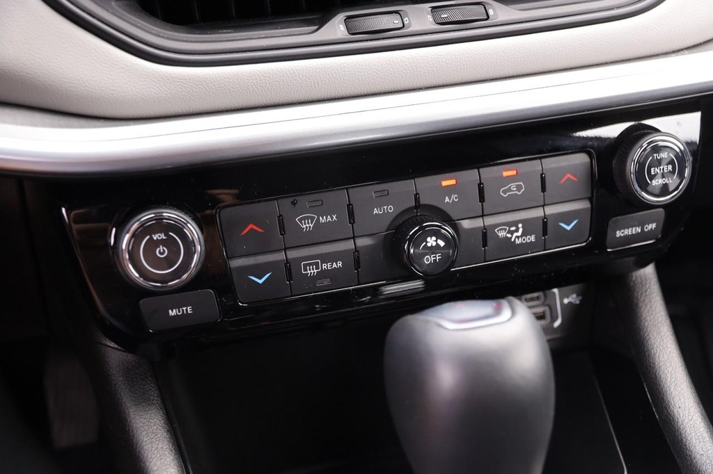Jeep Compass Vehicle Image 17