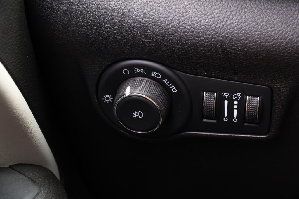 Jeep Compass Vehicle Image 19