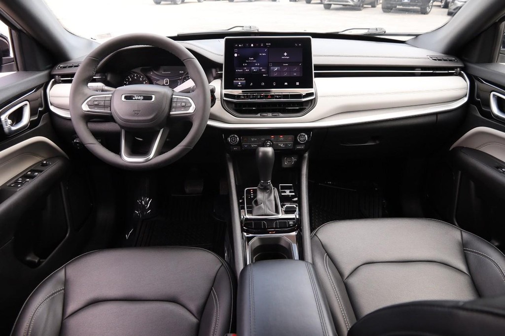 Jeep Compass Vehicle Image 20