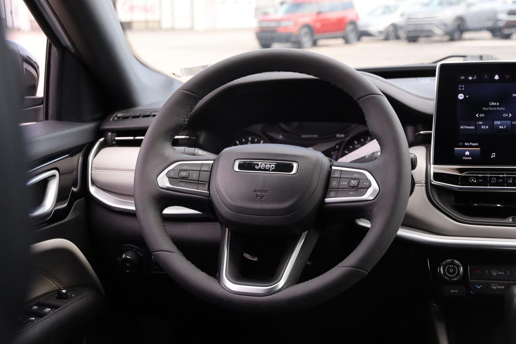 Jeep Compass Vehicle Image 22