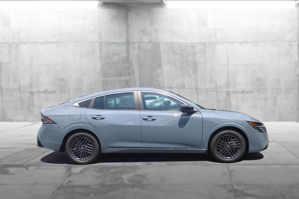 Nissan Sentra Vehicle Image 05