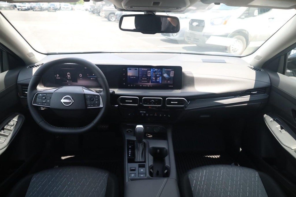 Nissan Sentra Vehicle Image 07