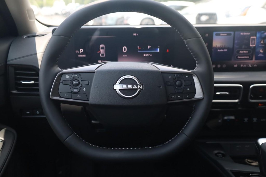 Nissan Sentra Vehicle Image 08