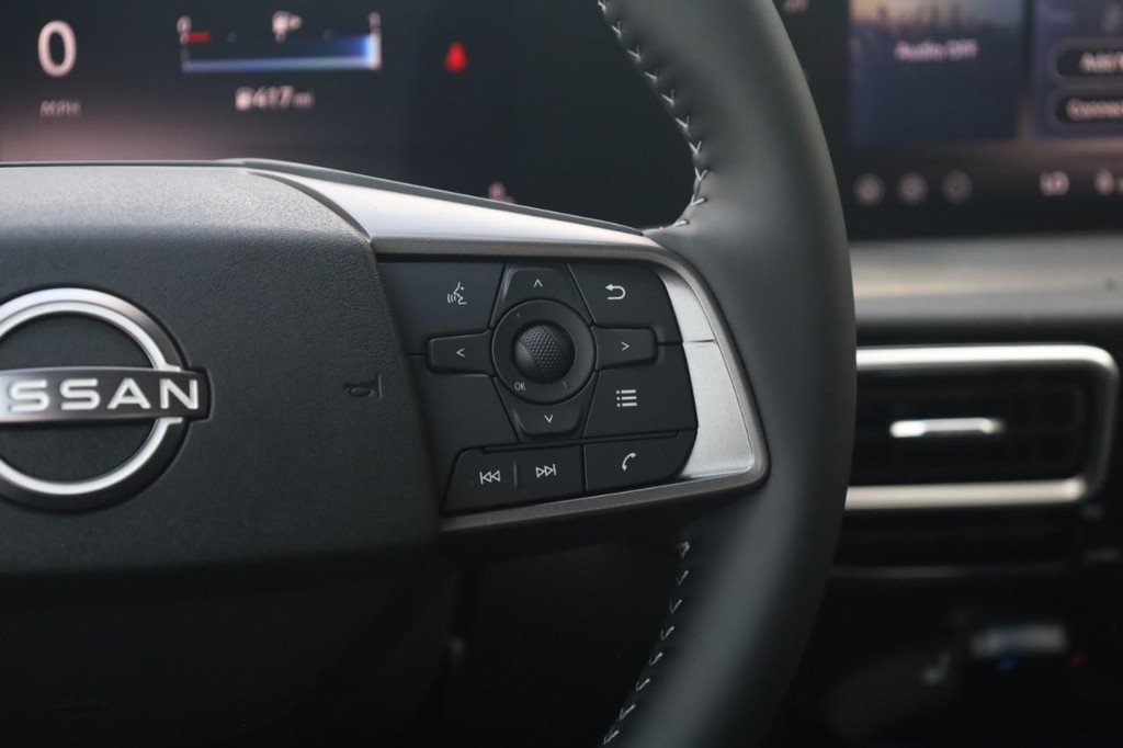 Nissan Sentra Vehicle Image 09