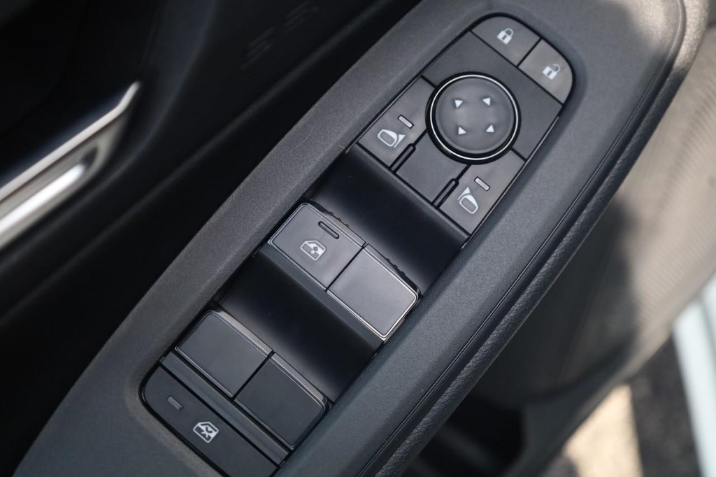 Nissan Sentra Vehicle Image 11