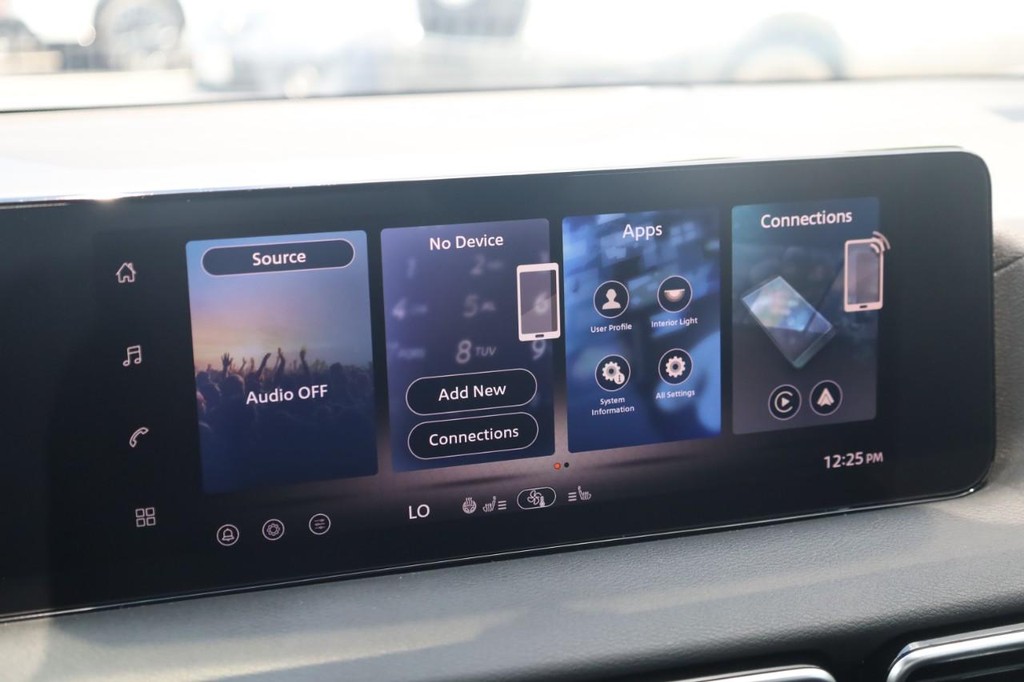 Nissan Sentra Vehicle Image 14