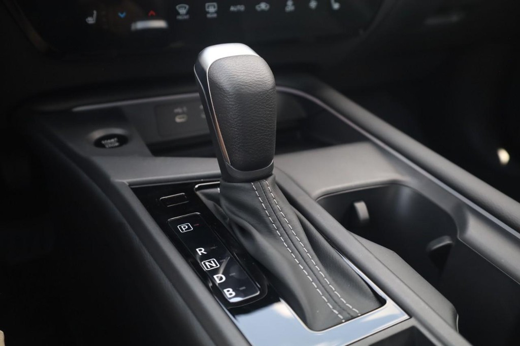 Nissan Sentra Vehicle Image 19