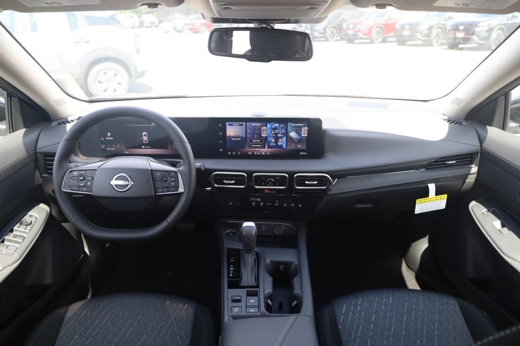 Nissan Sentra Vehicle Image 07