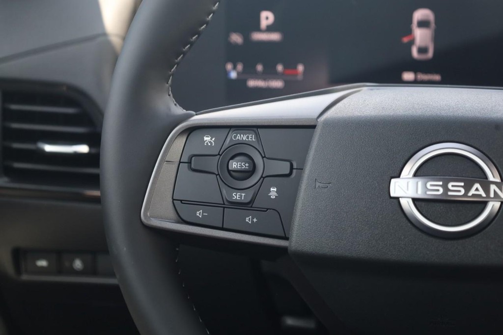 Nissan Sentra Vehicle Image 10