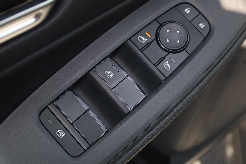 Nissan Sentra Vehicle Image 11