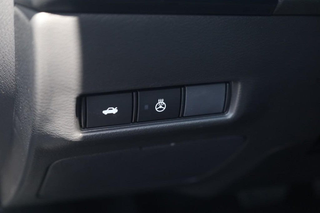 Nissan Sentra Vehicle Image 12