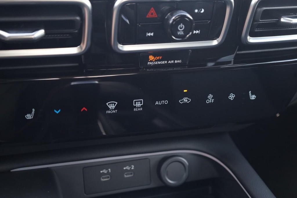 Nissan Sentra Vehicle Image 16