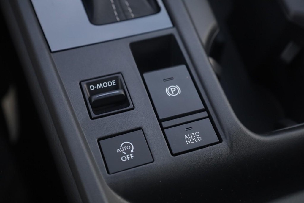 Nissan Sentra Vehicle Image 18
