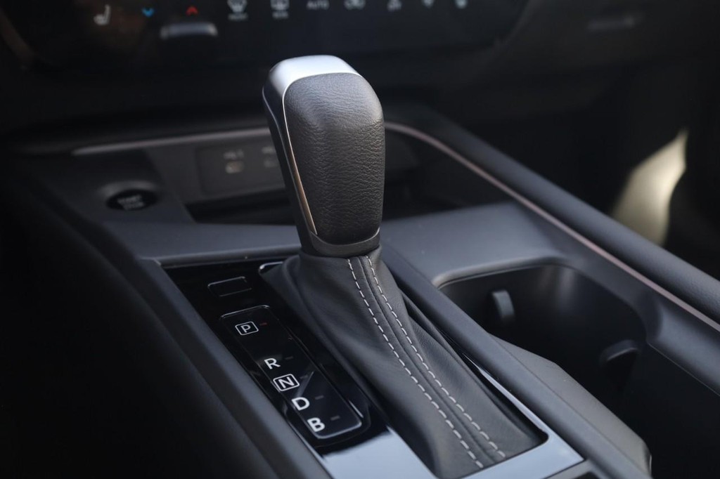 Nissan Sentra Vehicle Image 19