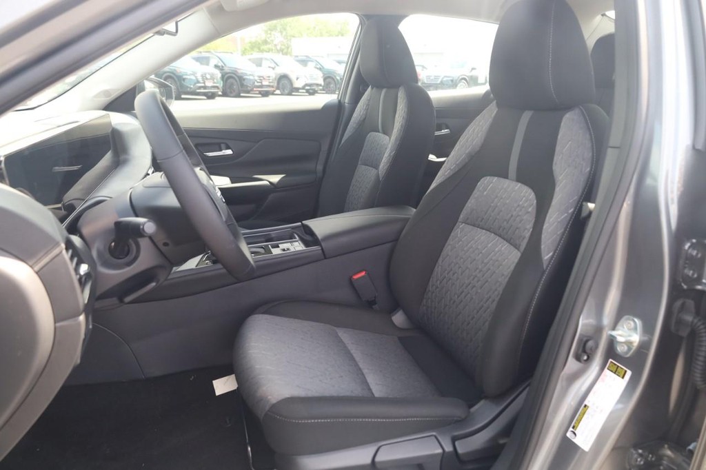 Nissan Sentra Vehicle Image 20
