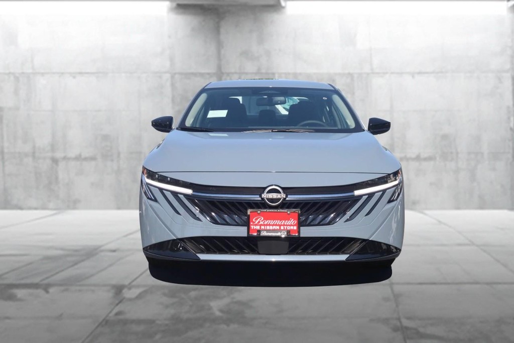 Nissan Sentra Vehicle Full-screen Gallery Image 4