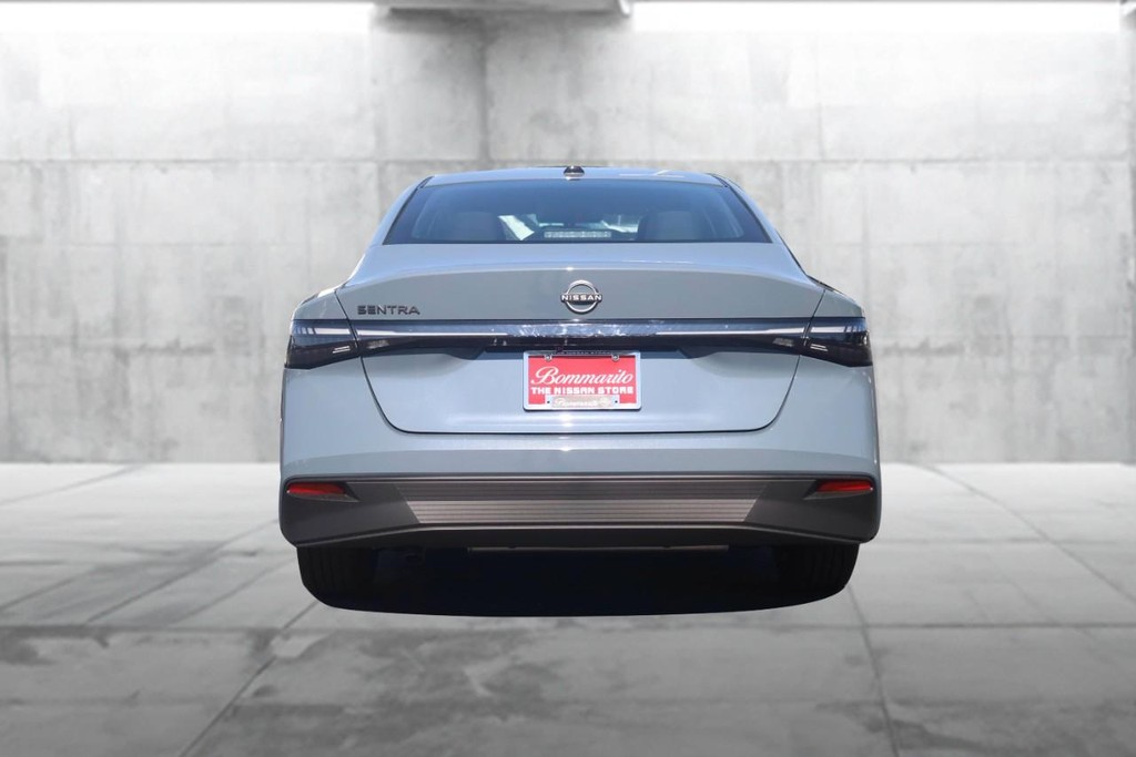 Nissan Sentra Vehicle Full-screen Gallery Image 6