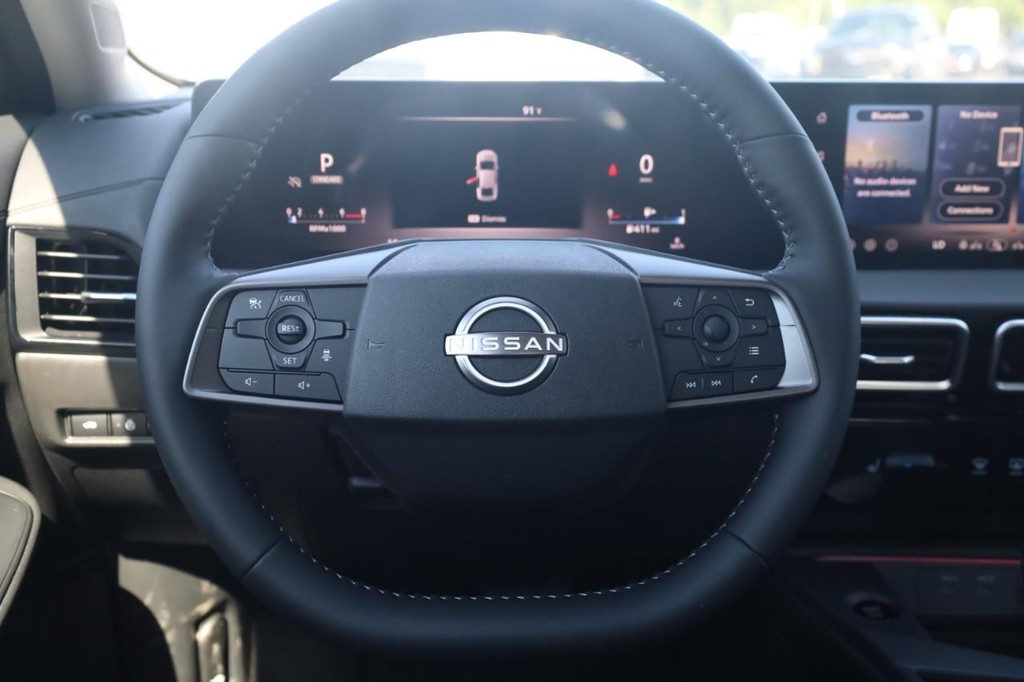 Nissan Sentra Vehicle Full-screen Gallery Image 8