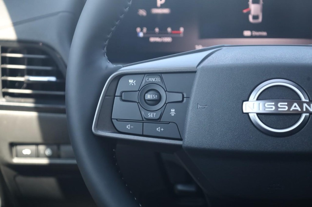 Nissan Sentra Vehicle Full-screen Gallery Image 10