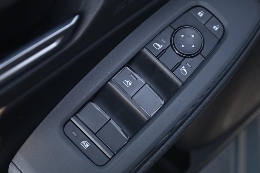 Nissan Sentra Vehicle Full-screen Gallery Image 11