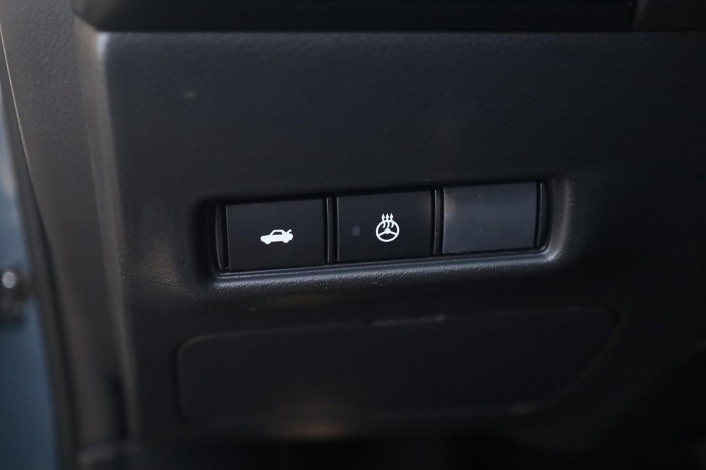 Nissan Sentra Vehicle Full-screen Gallery Image 12