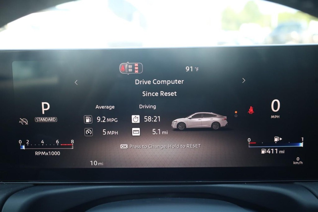 Nissan Sentra Vehicle Full-screen Gallery Image 13