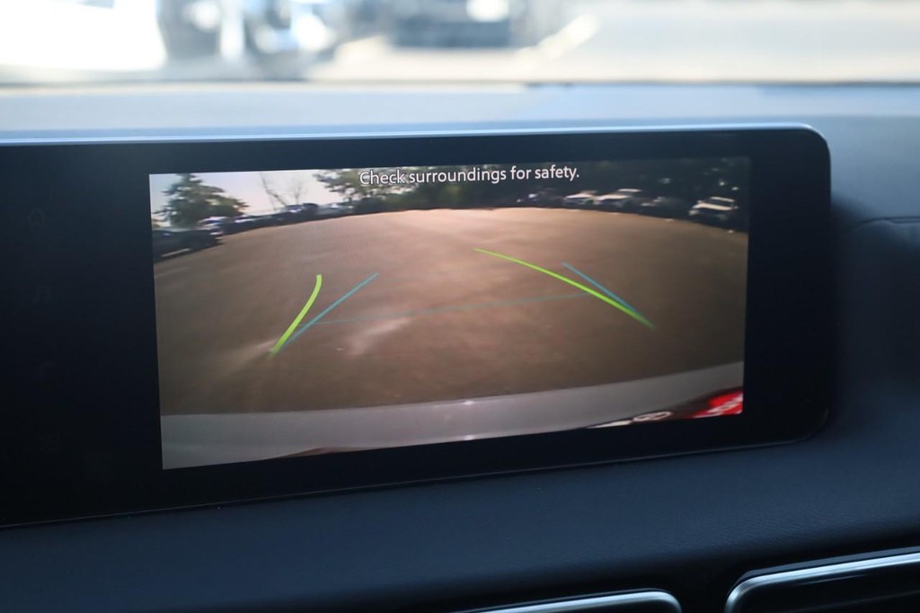 Nissan Sentra Vehicle Full-screen Gallery Image 15