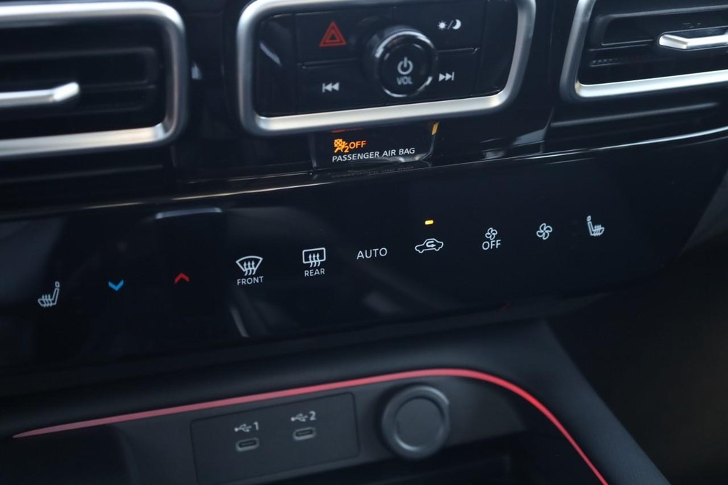 Nissan Sentra Vehicle Full-screen Gallery Image 16