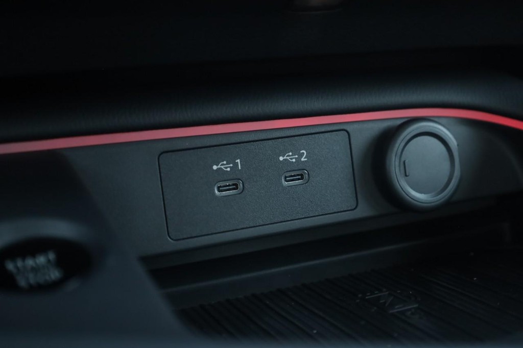 Nissan Sentra Vehicle Full-screen Gallery Image 17