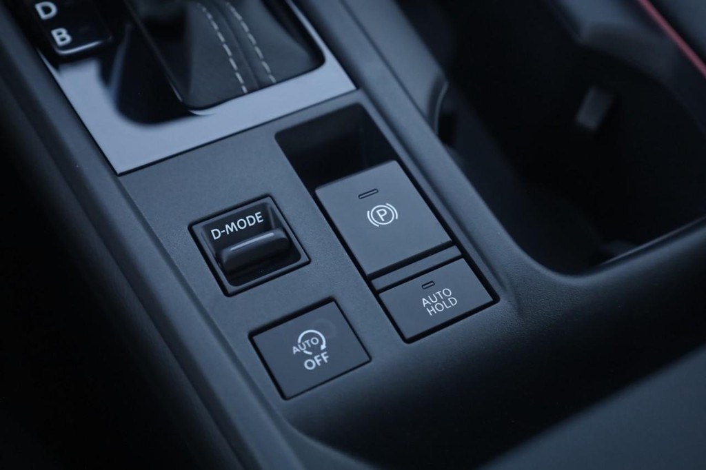 Nissan Sentra Vehicle Full-screen Gallery Image 18