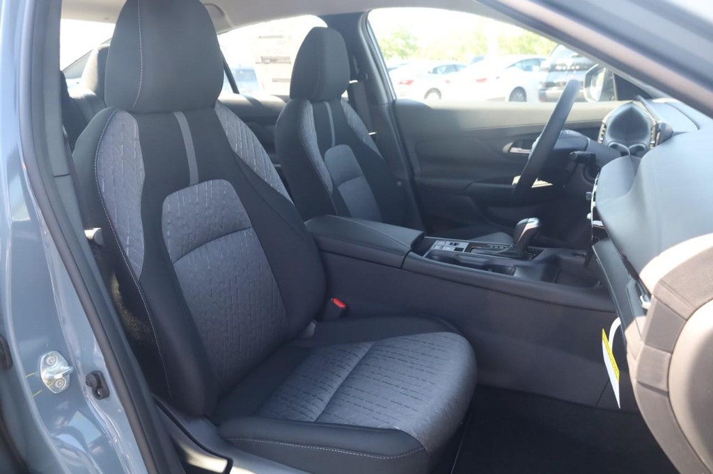 Nissan Sentra Vehicle Full-screen Gallery Image 21