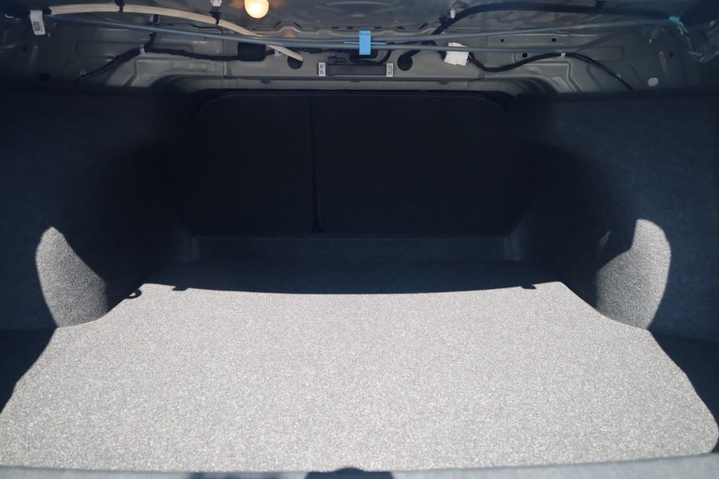 Nissan Sentra Vehicle Full-screen Gallery Image 23